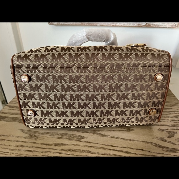 Michael Kors Bedford Large Duffle Satchel - Picture 5 of 9